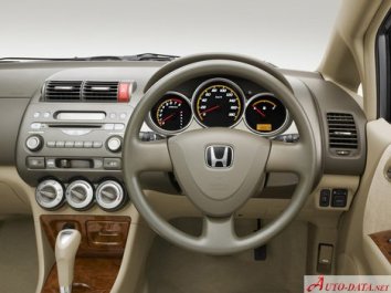 Honda Fit Aria  - Photo 3