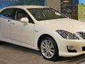 Toyota Crown XIII (S200) - Technical Specs, Fuel consumption, Dimensions